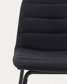 Полубарный стул Zunilda из черной синели и стали с матовой черной отделкой, высота сиденья 65 см.
