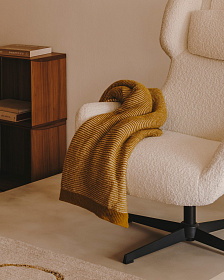 Zalina Вращающееся кресло с подлокотниками из белой ткани букле