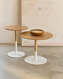 Watse Набор из 2 круглых столиков из шпона дуба и матового белого металла