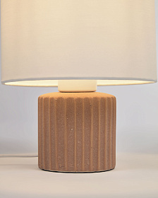 Керамическая настольная лампа Eshe с терракотовой и белой отделкой