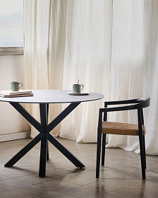 Круглый стол с с черным стеклом и черными стальными ножками Ø 120 см