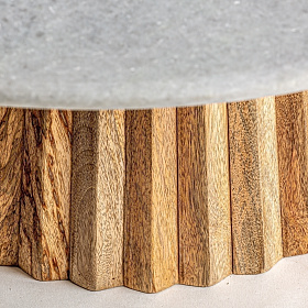 Журнальный столик из дерева Plisse